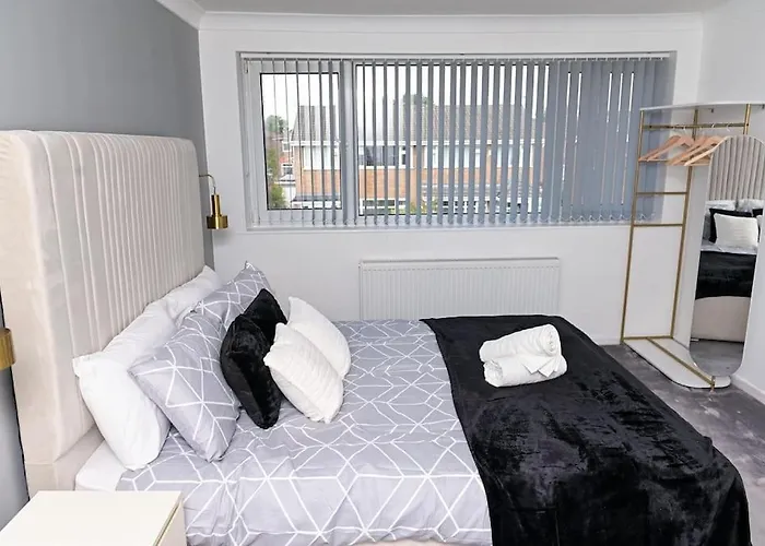 3 Bedroom House With En-suite Free Wifi And Parking * مانشستر