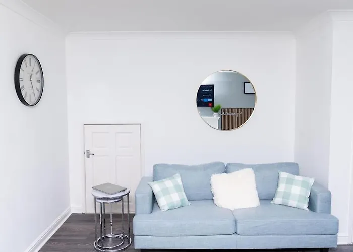 別荘 3 Bedroom House With En-suite Free Wifi And Parking