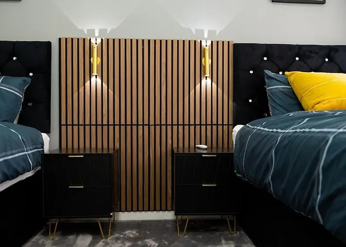 3 Bedroom House With En-suite Free Wifi And Parking 펜션 *