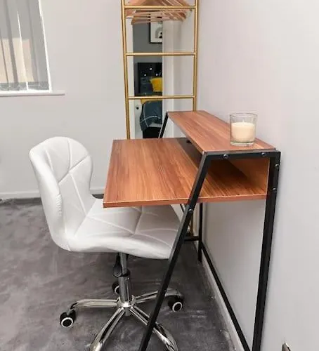 3 Bedroom House With En-suite Free Wifi And Parking