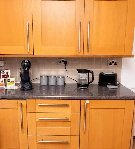 別荘 3 Bedroom House With En-suite Free Wifi And Parking