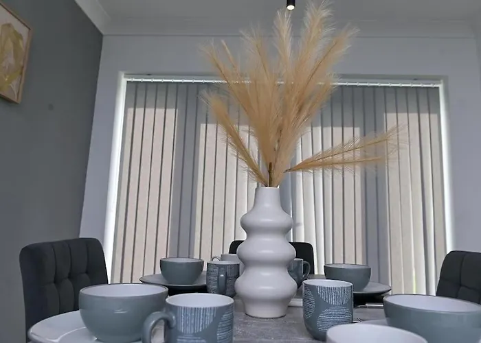 펜션 3 Bedroom House With En-suite Free Wifi And Parking 맨체스터