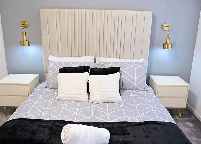 3 Bedroom House With En-suite Free Wifi And Parking * 맨체스터