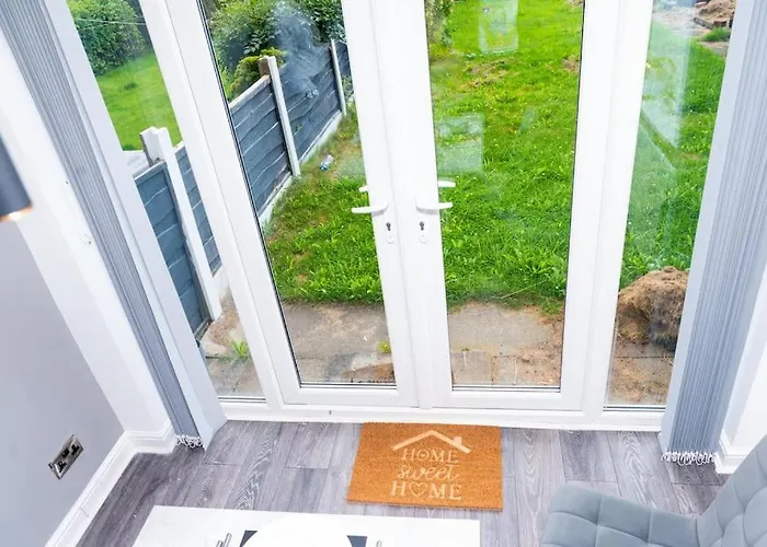 3 Bedroom House With En-suite Free Wifi And Parking 펜션 *