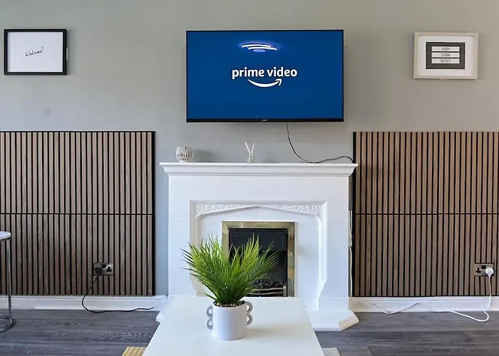 3 Bedroom House With En-suite Free Wifi And Parking *