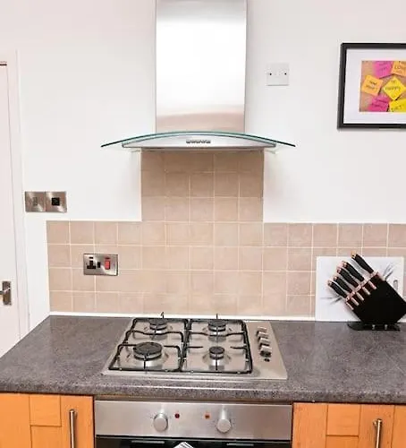 別荘 3 Bedroom House With En-suite Free Wifi And Parking *