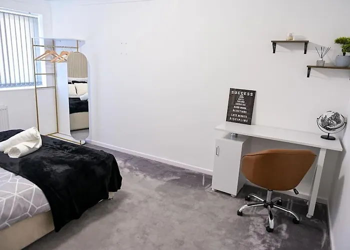 3 Bedroom House With En-suite Free Wifi And Parking 펜션 *