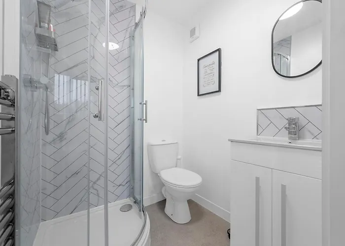 Rum i privatbostad Morden En-suite - Close Cente & Etihad Stadium *