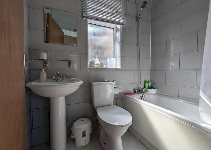 Entire 2 Bedroom Cosy Flat Near Centre Lejlighed *