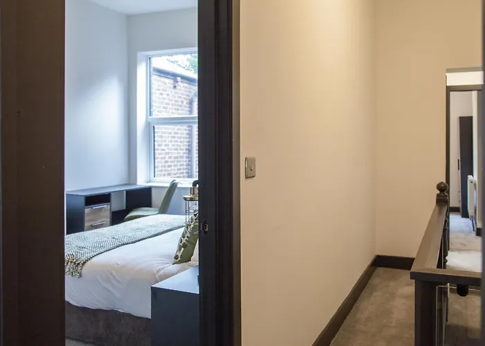 New! Stylish & Modern With Free Parking! Book Now! * 맨체스터