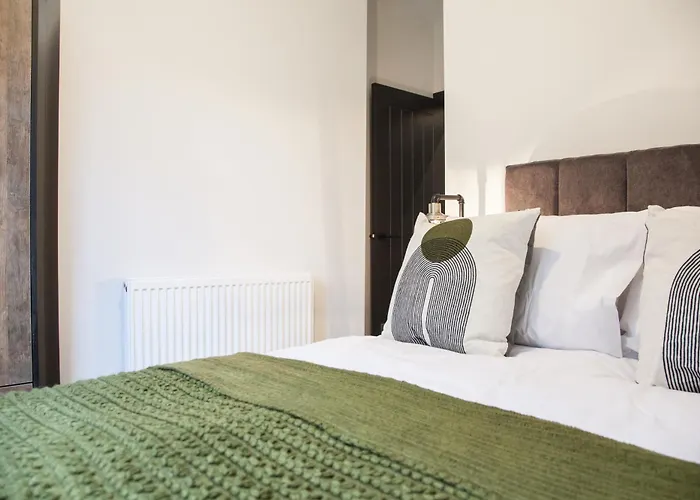 New! Stylish & Modern With Free Parking! Book Now!