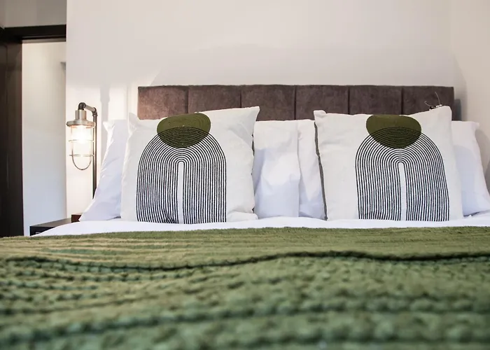 New! Stylish & Modern With Free Parking! Book Now! Apartamento