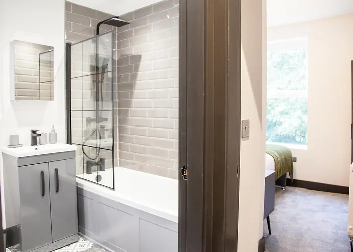 New! Stylish & Modern With Free Parking! Book Now! *