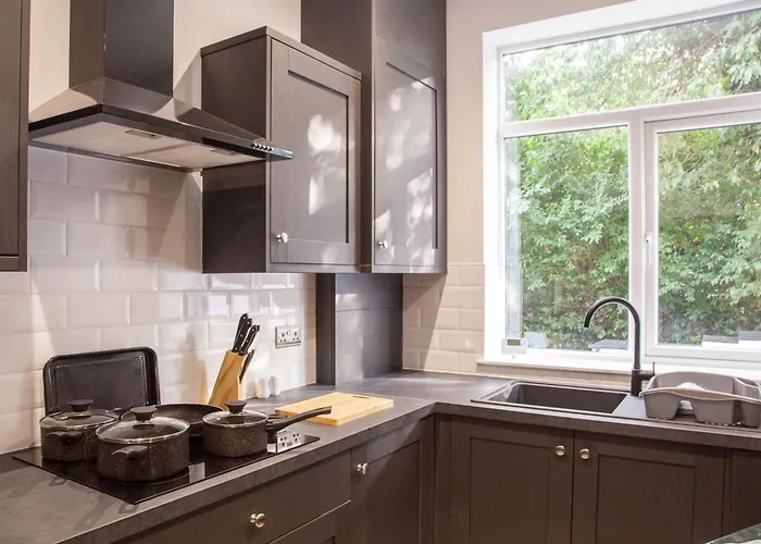 New! Stylish & Modern With Free Parking! Book Now! * Manchester