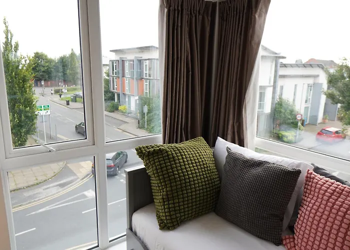 Luxury - Pick A - Free Parking & Kitchen Access, Near Etihad Stadium, The Coop Live & Piccadilly Station,