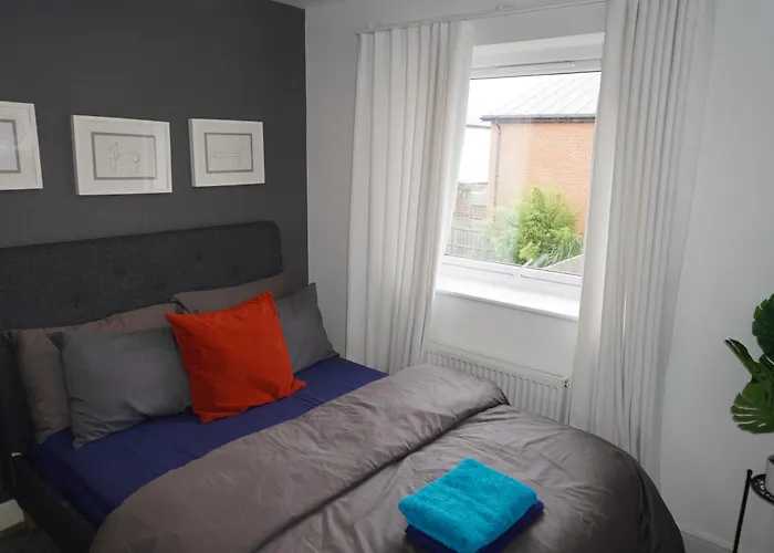 Luxury - Pick A - Free Parking & Kitchen Access, Near Etihad Stadium, The Coop Live & Piccadilly Station, *