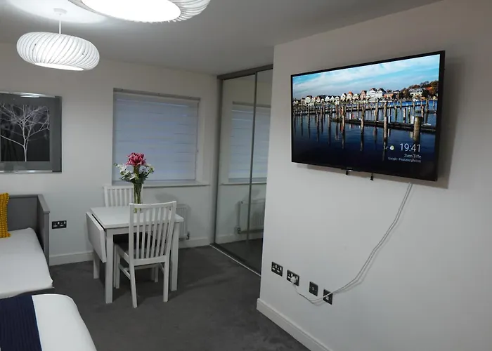 Luxury - Pick A - Free Parking & Kitchen Access, Near Etihad Stadium, The Coop Live & Piccadilly Station, 民宿 *