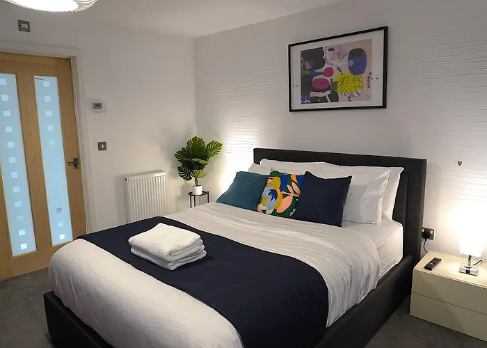 Luxury - Pick A - Free Parking & Kitchen Access, Near Etihad Stadium, The Coop Live & Piccadilly Station,