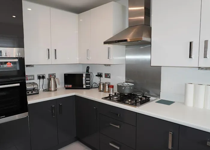 民宿 Luxury - Pick A - Free Parking & Kitchen Access, Near Etihad Stadium, The Coop Live & Piccadilly Station,