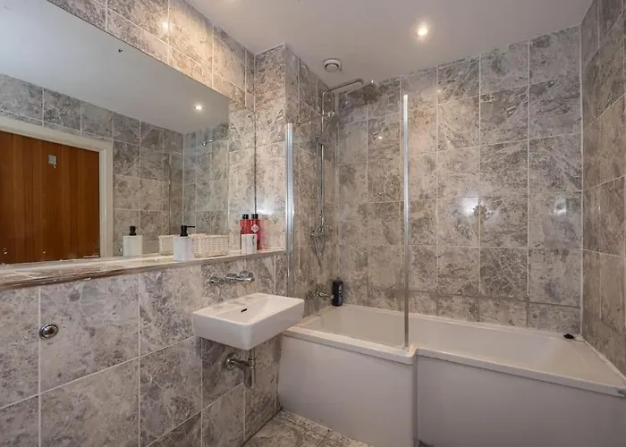 Near Centre,penthouse,etihad ,cooplive *