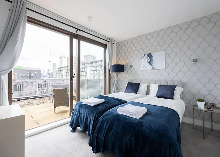 Near Centre,penthouse,etihad ,cooplive