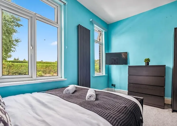 Large 3bdr House By Vista Short Lets & Serviced Glasgow With Pool Table & Free Wifi *