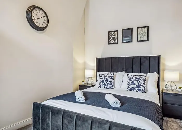 Large 3bdr House By Vista Short Lets & Serviced Glasgow With Pool Table & Free Wifi 맨체스터