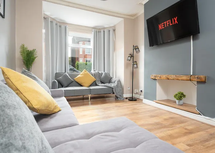 Vibrant & Spacious 3br House, Near & Salford Quays, Free Parking *