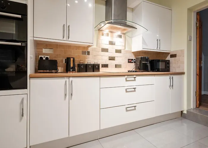 Vibrant & Spacious 3br House, Near & Salford Quays, Free Parking * Manchester