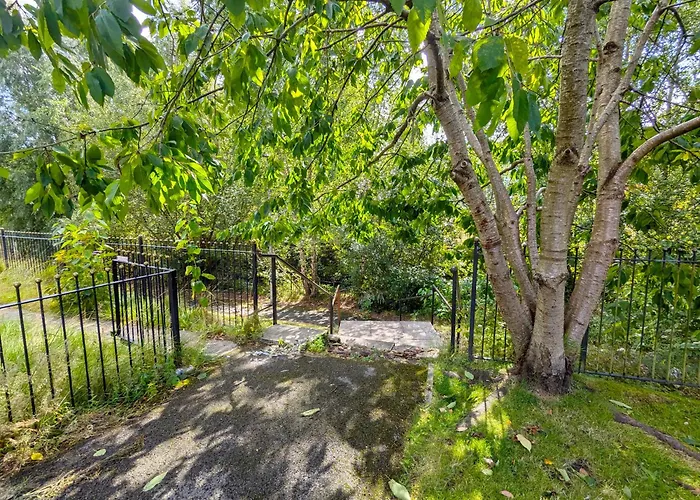 Spacious 4 Bed Riverside Manchester