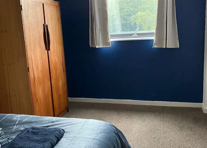 2 Bedroom 2 Bathroom Centre