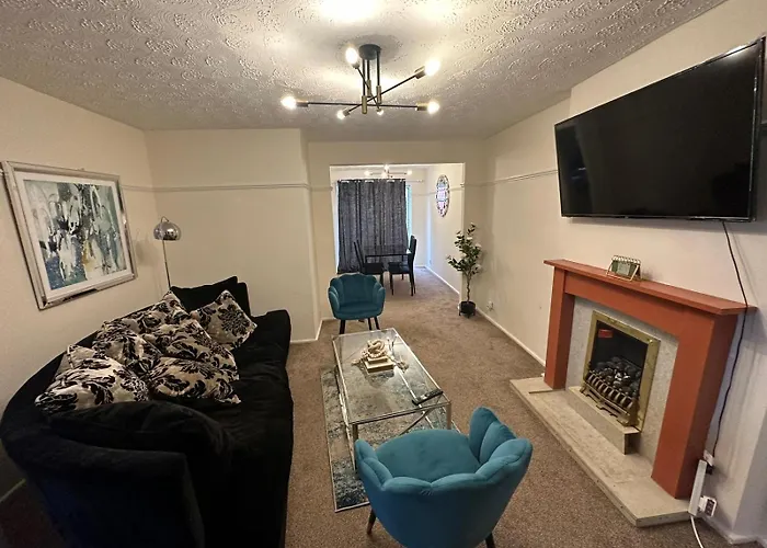 3 Bedroom Close To Stadium And Coop Live