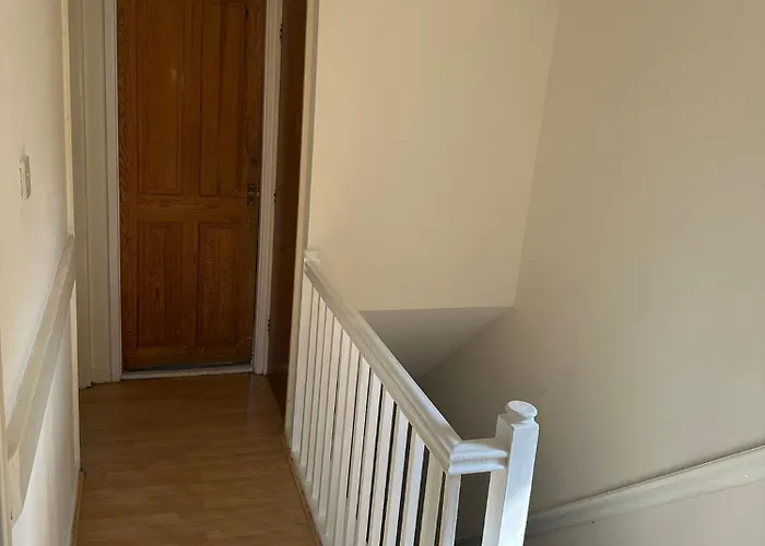 3 Bedroom Close To Stadium And Coop Live Manchester