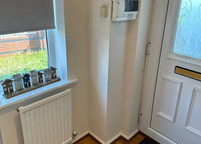 3 Bedroom Close To Stadium And Coop Live Daire Manchester