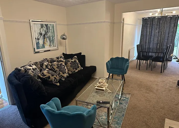 3 Bedroom Close To Stadium And Coop Live * Manchester