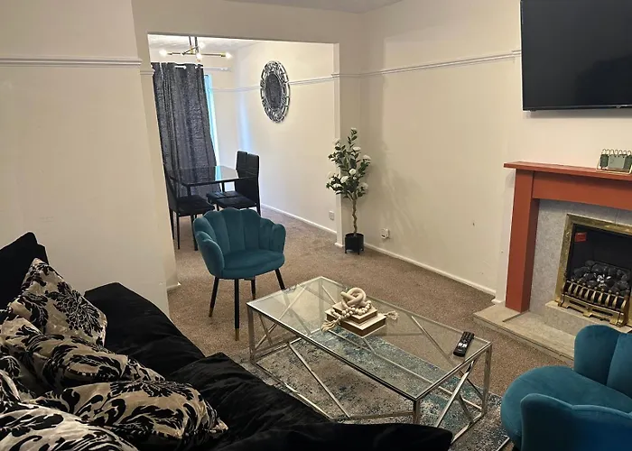 3 Bedroom Close To Stadium And Coop Live