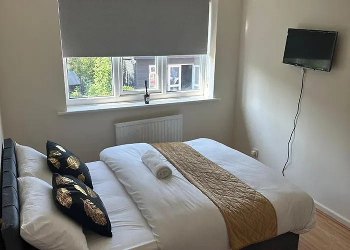 3 Bedroom Close To Stadium And Coop Live Daire