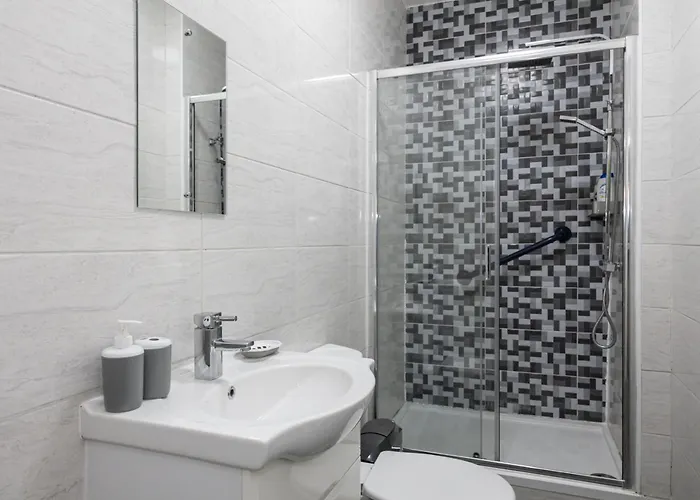 Huge 6br Sleeps 12 Near City!