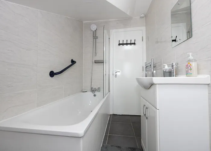 Huge 6br Sleeps 12 Near City! Mánchester