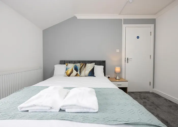 펜션 Huge 6br Sleeps 12 Near City!