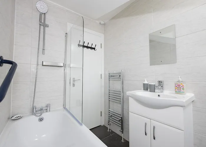 펜션 Huge 6br Sleeps 12 Near City!