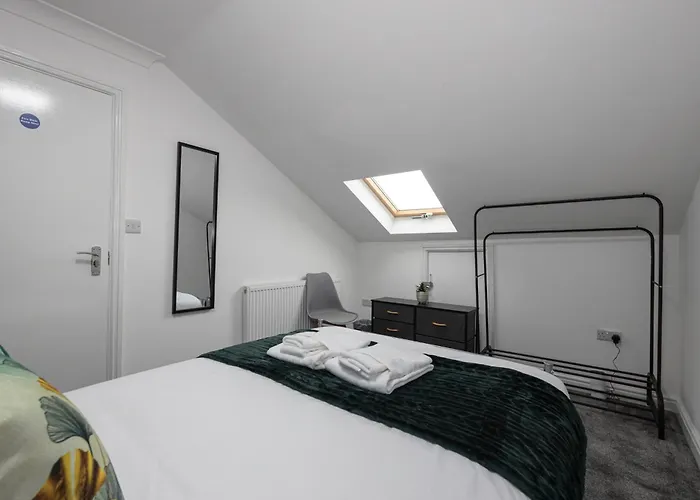 Huge 6br Sleeps 12 Near City!