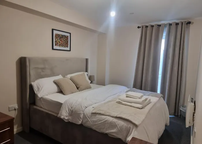 아파트 Entire 2 Bedroom And 2 Bathroom In -free Underground Parking *