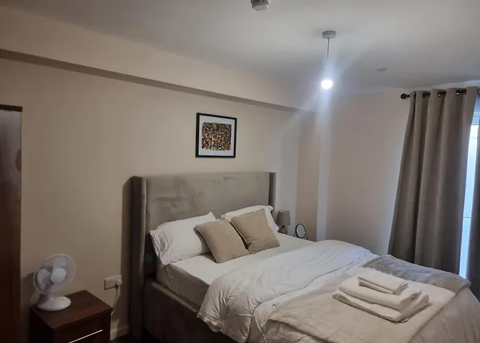 Entire 2 Bedroom And 2 Bathroom In -free Underground Parking *