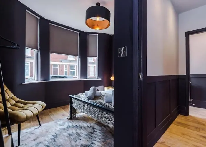 Tatil Evi Industrial Design 4 Bed House Manchester