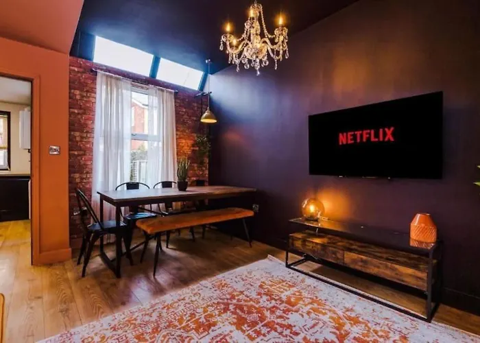 Tatil Evi Industrial Design 4 Bed House Manchester