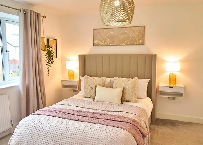 Vakantiehuis Chic Family With Garden Fire Pit & Event Space, Hot Tub Manchester