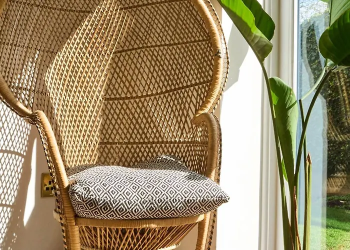 Vakantiehuis Chic Family With Garden Fire Pit & Event Space, Hot Tub