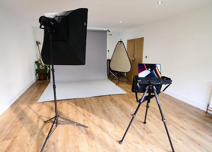 Prázdninový dům Chic Family With Garden Fire Pit & Event Space, Hot Tub