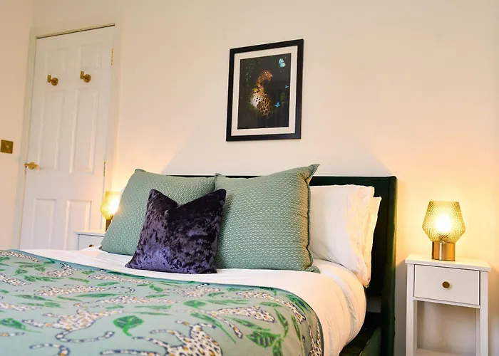 Vakantiehuis Chic Family With Garden Fire Pit & Event Space, Hot Tub Manchester